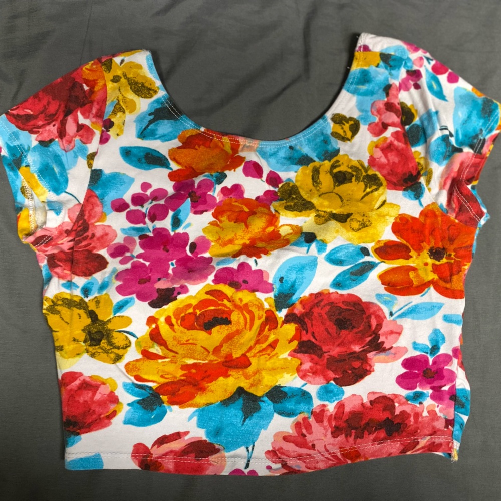 Juniors Large crop shirt with criss cross back